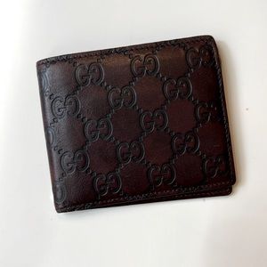 Gucci signature GG men’s wallet in great condition